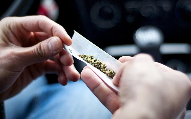 Creşte consumul de droguri la Cluj. Trei tineri cu dosar penal, unul prins la volan