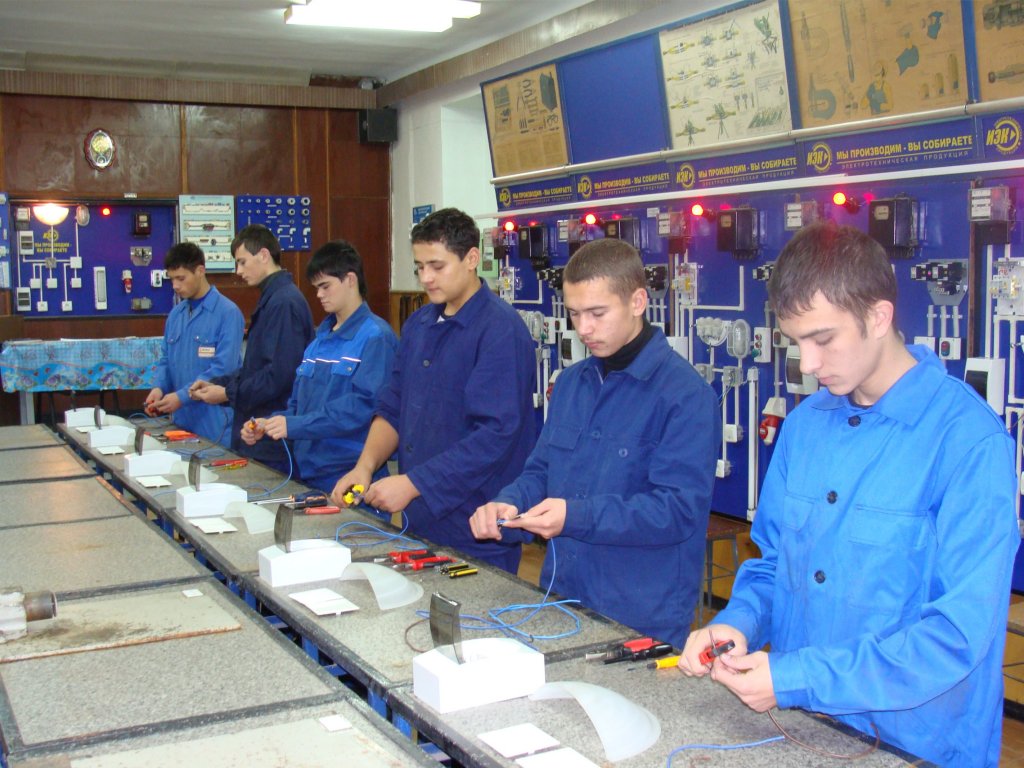 1.200 de locuri în şcolile profesionale din Cluj.  Apar specializări noi: lăcătuș construcții structuri aeronave