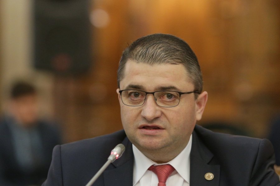 Moţiunea simplă ”Daniel Andruşcă, piesă de mobilier în minister”, respinsă de Senat