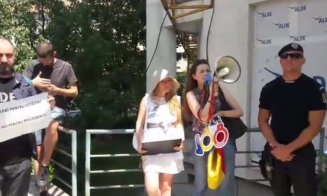 Tăriceanu, întâmpinat cu proteste la Cluj: "Nu vrem să fim conduşi de hoţi"