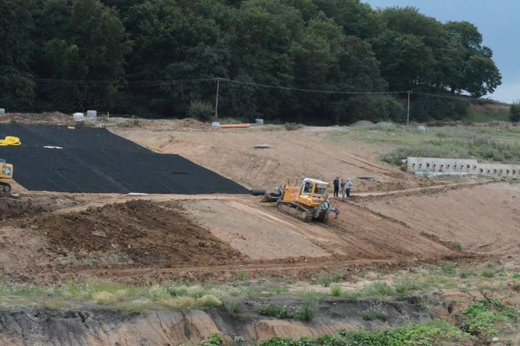 A fost semnat contractul pentru lucrările de stabilizare a Dealului Hoia. Costă 27 milioane lei