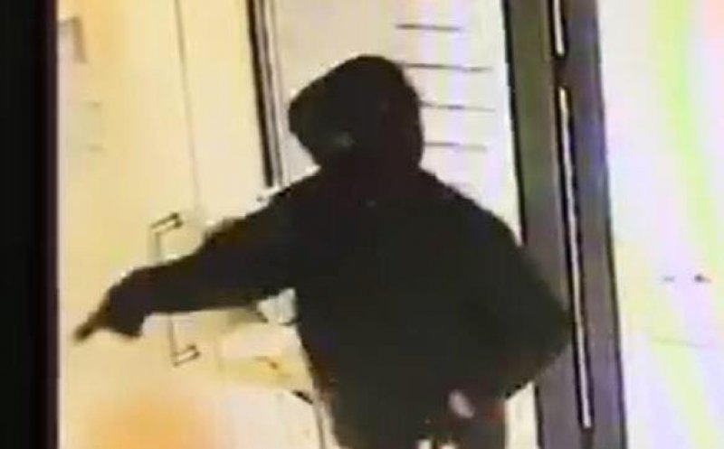 Jaful de la banca din Mărăști. FOTO cu autorul. Poliția cere ajutorul cetățenilor