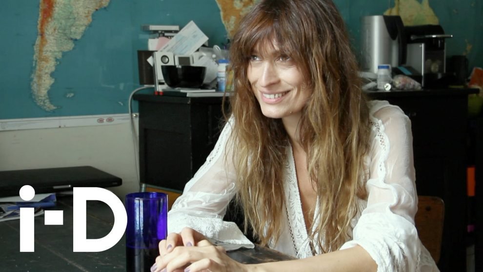 Dr. Quinn: Secrete de vedete – modelul Caroline de Maigret ne oferă o mostră despre stilul de viață parizian, liber și nonconformist