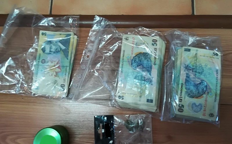 Traficanţi de droguri, arestaţi la Cluj. Ce au găsit poliţiştii la percheziţii