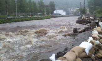Cod portocaliu de inundaţii şi pe nouă râuri din Transilvania şi Moldova