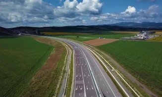 Noi imagini din dronă cu un lot al autostrăii Sebeş - Turda ce aşteaptă să preia traficul de peste jumătate de an! "Cât timp își vor mai risca vi