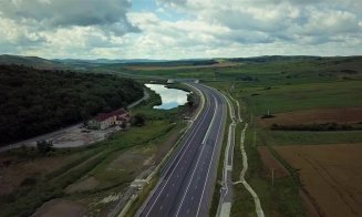 Noi imagini din dronă cu un lot al autostrăii Sebeş - Turda ce aşteaptă să preia traficul de peste jumătate de an! "Cât timp își vor mai risca vi