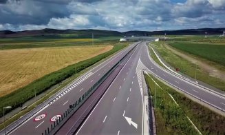 Noi imagini din dronă cu un lot al autostrăii Sebeş - Turda ce aşteaptă să preia traficul de peste jumătate de an! "Cât timp își vor mai risca vi
