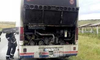Un autocar a luat foc pe centura Clujului