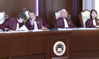 Superimunitate: Judecătorii CCR nu pot fi reţinuţi, arestaţi, percheziţionaţi, trimişi în judecată fără încuviinţarea plenului Curţii