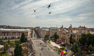 Elicoptere militare şi MIG 21 Lancer au survolat Clujul