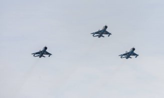 Elicoptere militare şi MIG 21 Lancer survolează Clujul