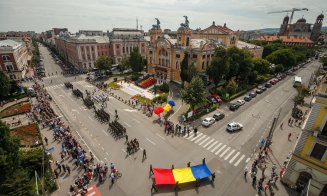 Elicoptere militare şi MIG 21 Lancer survolează Clujul