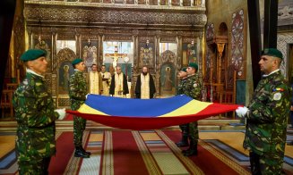 Elicoptere militare şi MIG 21 Lancer survolează Clujul
