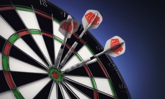 Trofeele Campionatului Național de Darts se decid la Cluj