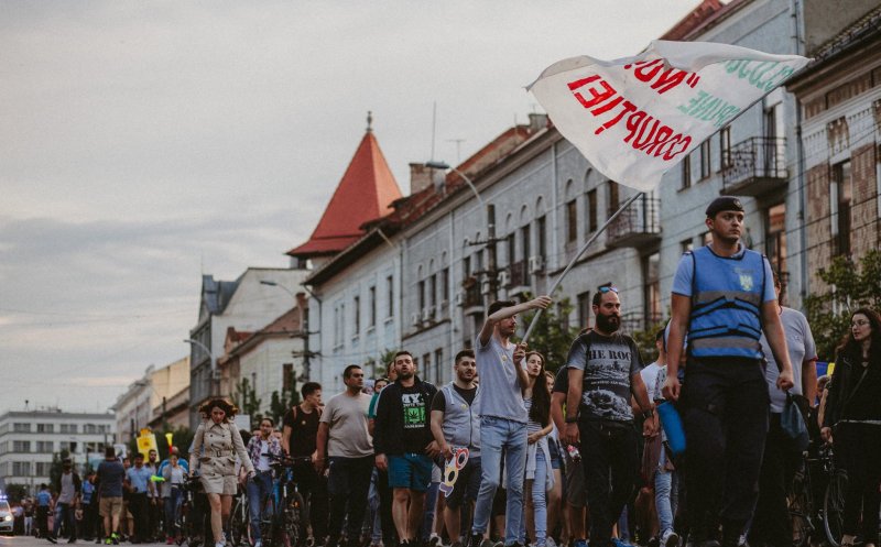 Clujenii vor protesta în fiecare joi în fața sediilor PSD și UDMR