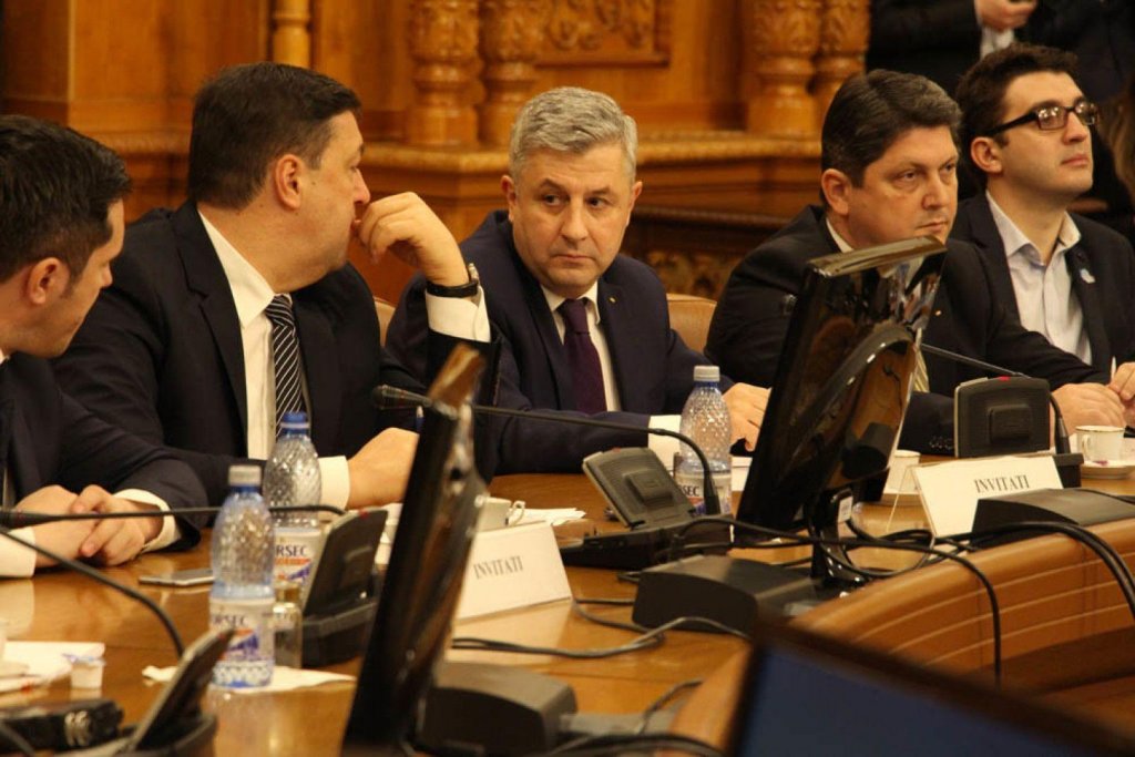 PSD a modificat abuzul în serviciu: Prag de 1.900 lei, terţii eliminaţi dintre beneficiari + Neglijenţa în serviciu, eliminată
