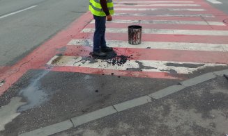 Cum se fac asfaltările în "Smart City" Cluj-Napoca: torni asfalt în groapă și îl îndeși cu picioarele