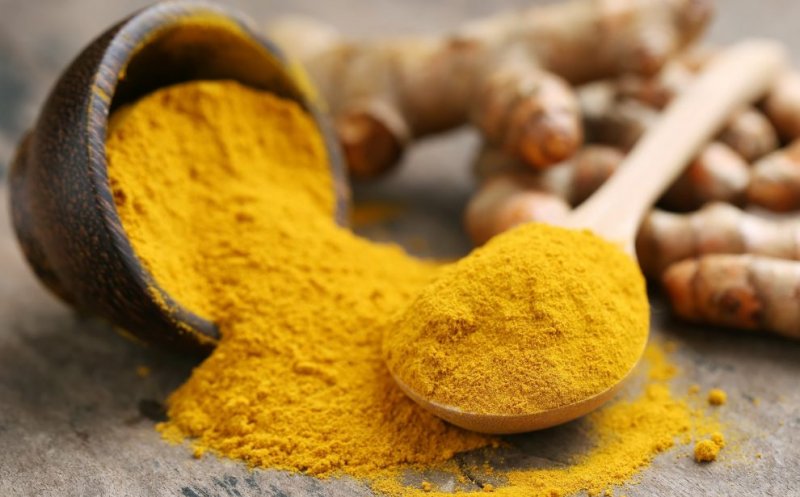 Turmericul – condimentul de bază al mâncărurilor din India, are și numeroase beneficii pentru sănătate
