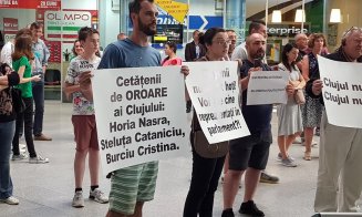 Deputați clujeni, așteptați la aeroport. ”Imaginea cu cei trei înghesuiți lângă un WC nu o voi uita repede”