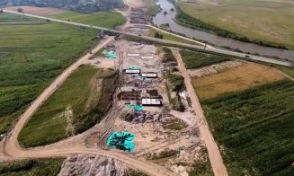 Şantierul autostrăzii Câmpia Turzii - Târgu Mureș, văzut din avion: "avans în ritm acceptabil"