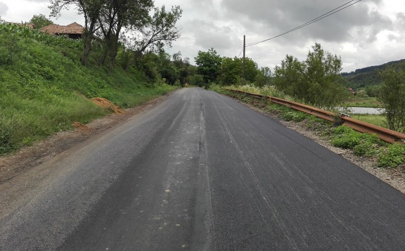 Au fost finalizate lucrările de asfaltare pe drumul Fizeșu Gherlii –Ţaga