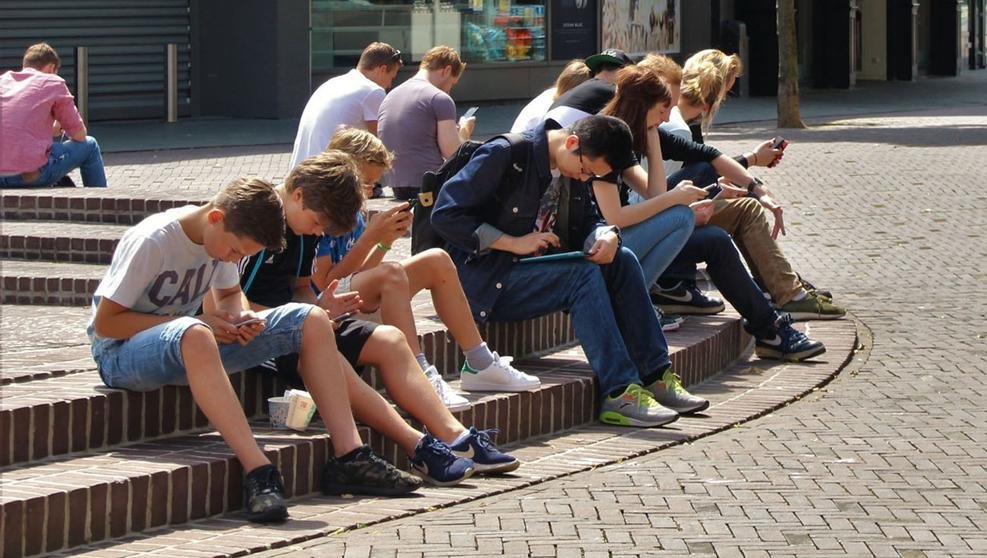 Studiu privind Generaţia millennials: O săptămână fără periuţa de dinţi sau fără smartphone?