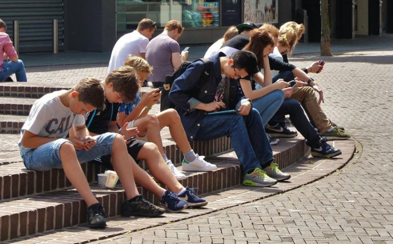 Studiu privind Generaţia millennials: O săptămână fără periuţa de dinţi sau fără smartphone?