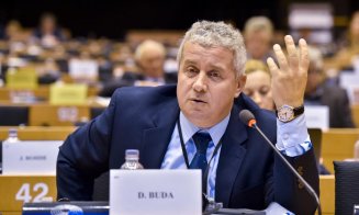 Daniel Buda: Crescătorii de porci și de păsări, "pârliți și jumuliți" de Ministerul Agriculturii