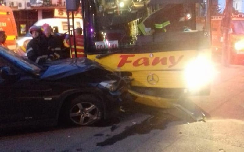 Carambol pe Bucureşti. În accident a fost implicat şi un autocar