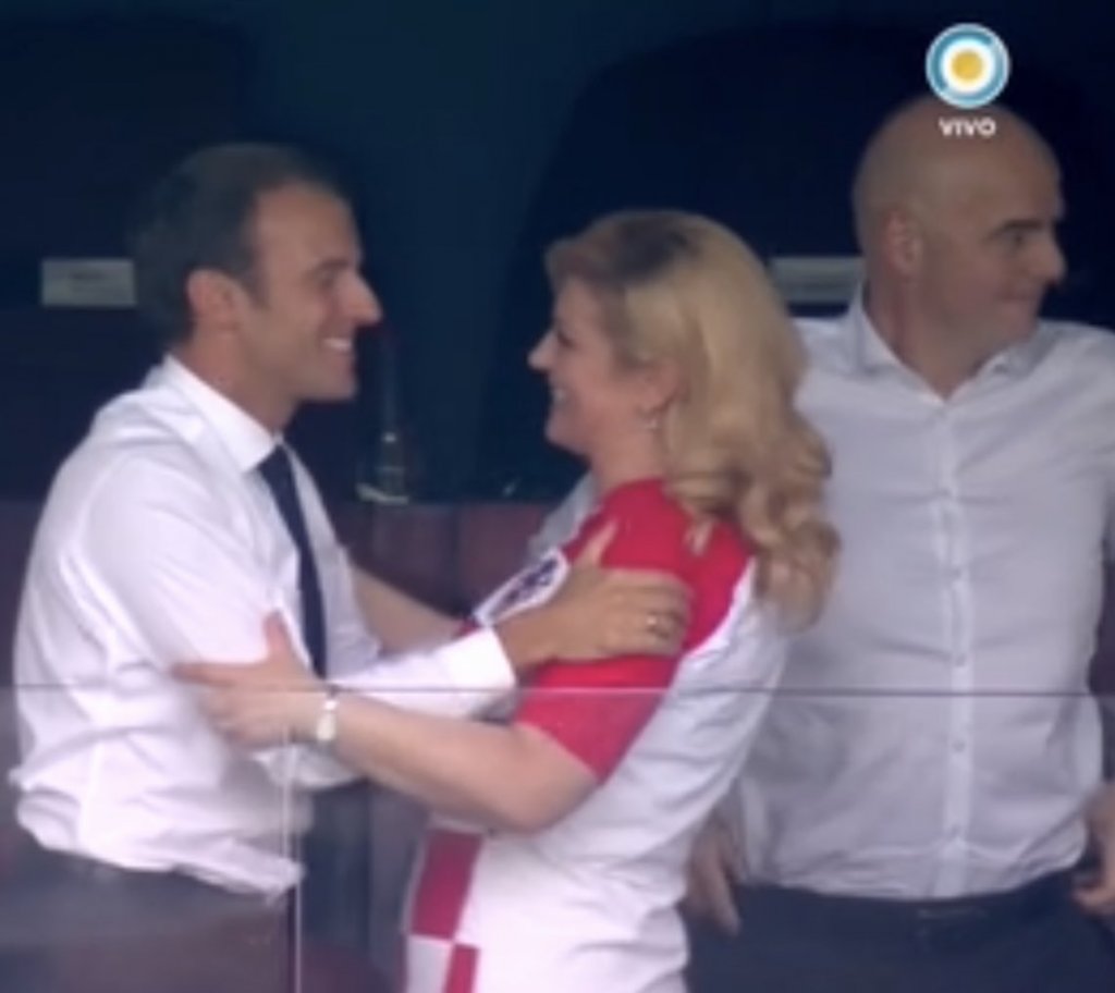 Macron şi Kitarovic s-au îmbrăţişat după ce Franţa a câştigat Campionatul Mondial de fotbal