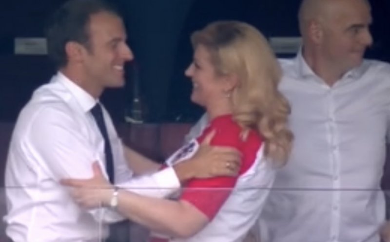 Macron şi Kitarovic s-au îmbrăţişat după ce Franţa a câştigat Campionatul Mondial de fotbal