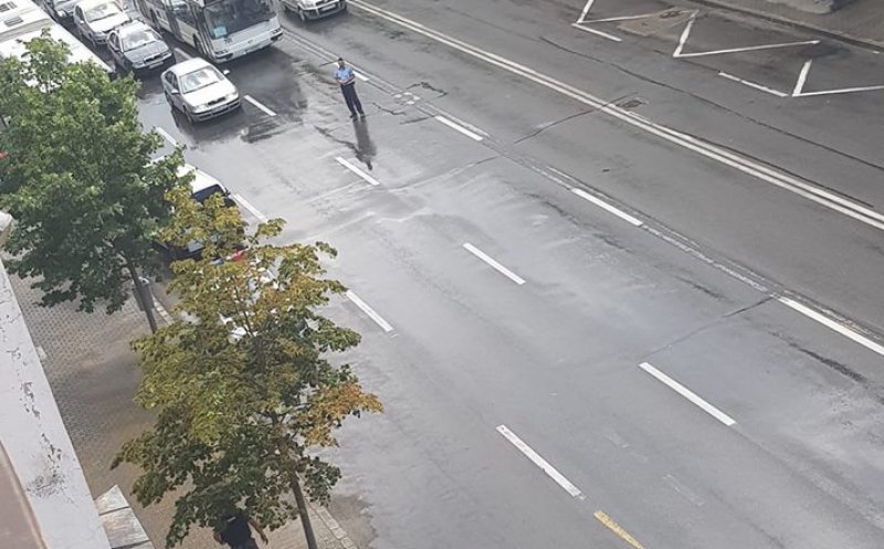 Valiză suspectă în Mihai Viteazu: "A fost coborâtă cu o funie de la balcon"
