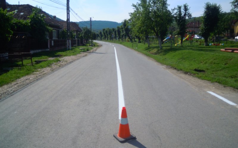 Lucrări de marcaje rutiere pe mai multe drumuri din Cluj