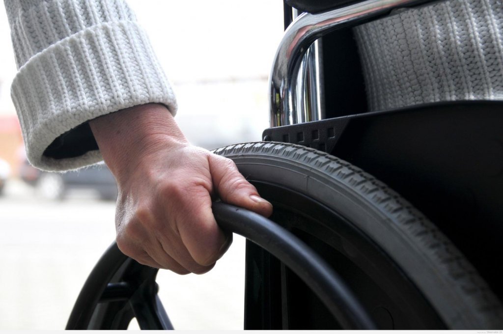 Alocaţii lunare pentru asistenţii care îngrijesc persoane cu handicap