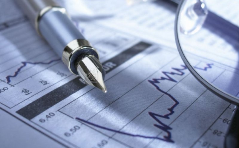 Creșterea economică din acest an, revizuită în jos. Estimarea evoluției cursului euro