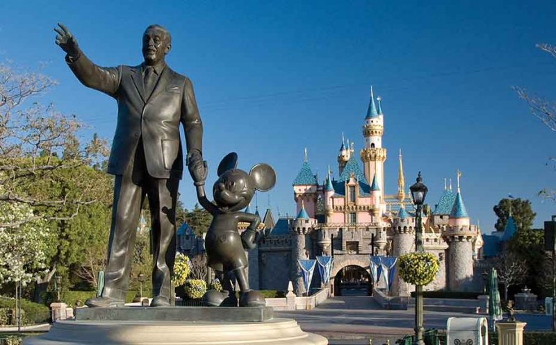 Opt lucruri pe care ar trebui să le faci atunci când mergi prima dată la Disneyland