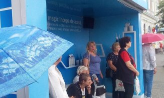 Stația cu canapea face furori la Cluj: Aștepți autobuzul în living