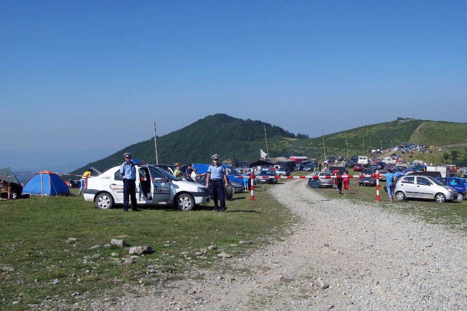 Azi începe Târgul de Fete de pe Muntele Găina, cea mai mare sărbătoare populară în aer liber