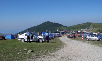 Azi începe Târgul de Fete de pe Muntele Găina, cea mai mare sărbătoare populară în aer liber