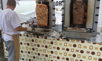 Invazie otomană la Cluj. Revărsare de mâncăruri, băuturi și folclor