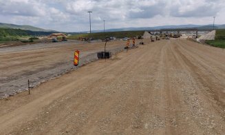 Asfalt pe podul ce trece autostrada peste Someş