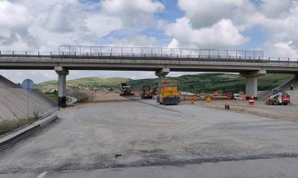 Asfalt pe podul ce trece autostrada peste Someş