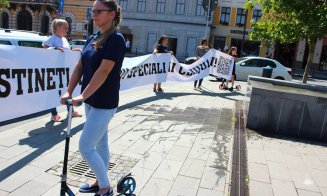 Defilare pe trotinete pentru sprijinirea copiiilor cu dizabilităţi din Cluj
