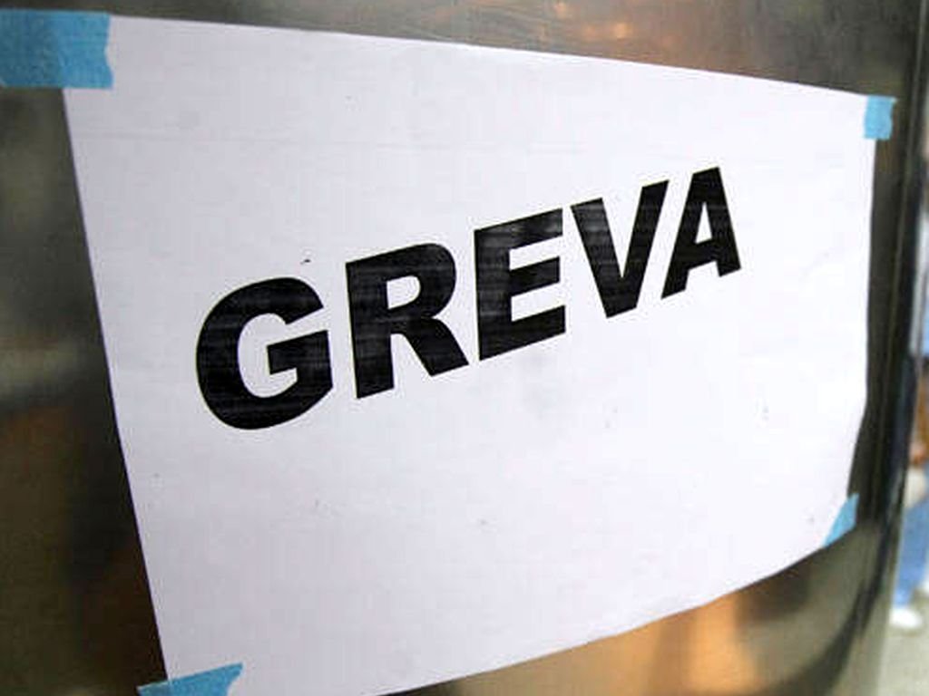 Grevă de avertisment la Ministerul Tineretului şi Sportului