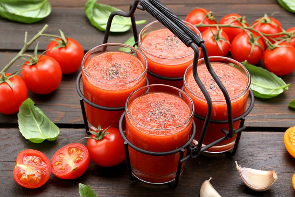 Dieta cu suc de roşii! Slăbeşte, detoxifică şi te scapă de celulită