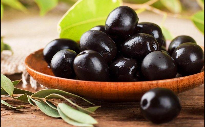 Dieta cu măsline. Consumă "secretul italiencelor" în salate, ca şi condiment sau gustări între mese