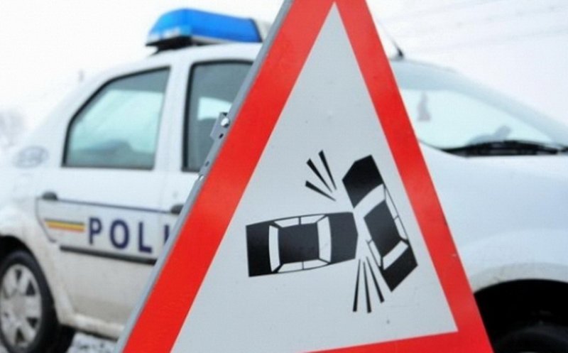 Un şofer beat a intrat cu maşin în poarta unei secţii de poliţie din Cluj