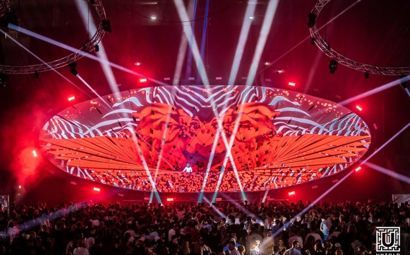 Bilanţul primei zile de Untold 2018: 1 incendiu la o scenă,  amenzi de 10.000 lei şi 5 persoane transportate la spital