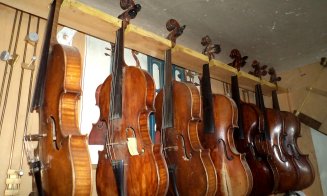 Meşterul clujean care făureşte instrumente muzicale precum străbunii noştri. Lutierul foloseşte doar lemn din munţii Carpaţi